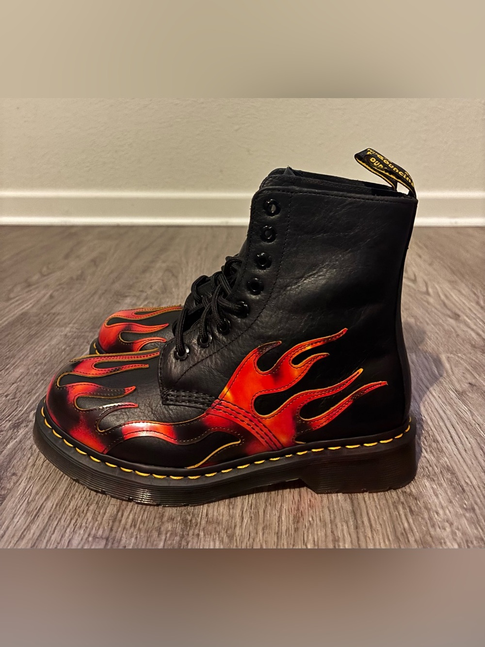 Dr Martens 1460 Pascal Flame Boot Black Vibrant Red.  Men’s Sz 6/Women’s Sz 7